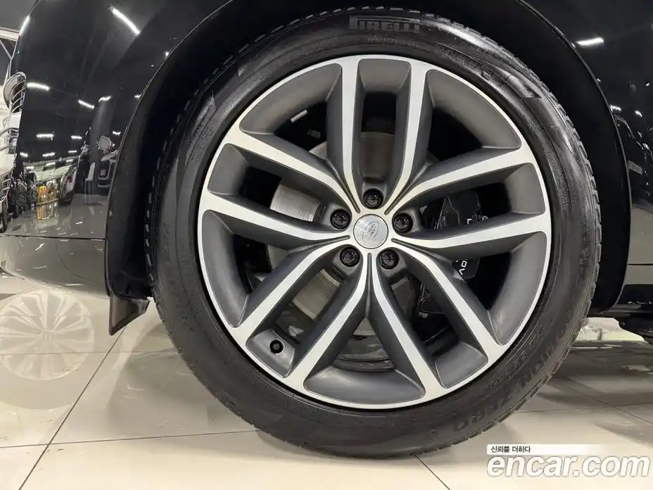 Land Rover Range-Rover 2023 4.4 Автомат в Москве № 296217, фото 16