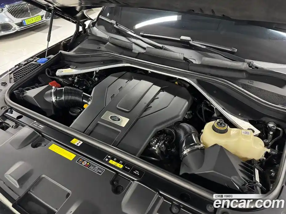 Land Rover Range-Rover 2023 4.4 Автомат в Москве № 296217, фото 5