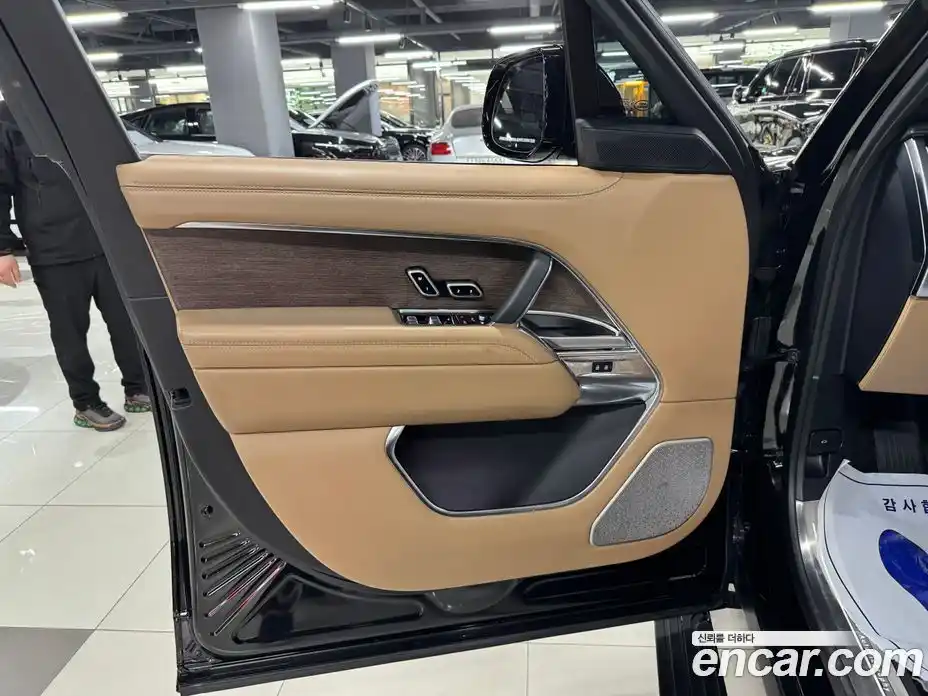 Land Rover Range-Rover 2023 4.4 Автомат в Москве № 296217, фото 8