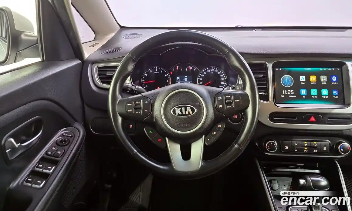 Kia Carens 2017 2.0 Автомат в Москве № 321683, фото 13