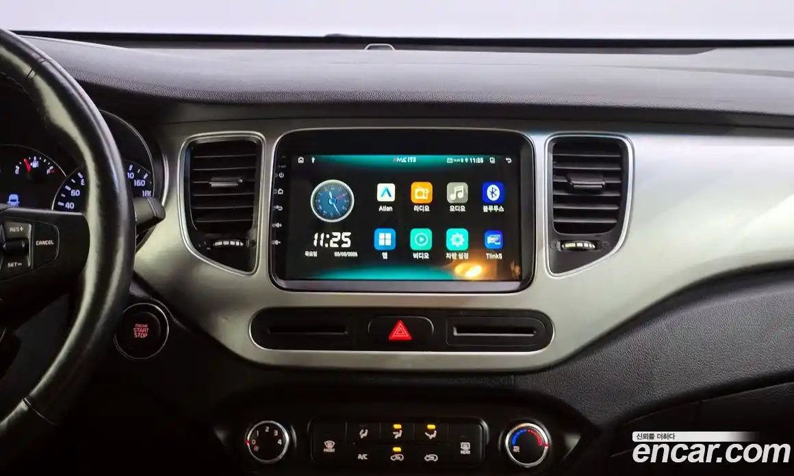 Kia Carens 2017 2.0 Автомат в Москве № 321683, фото 14