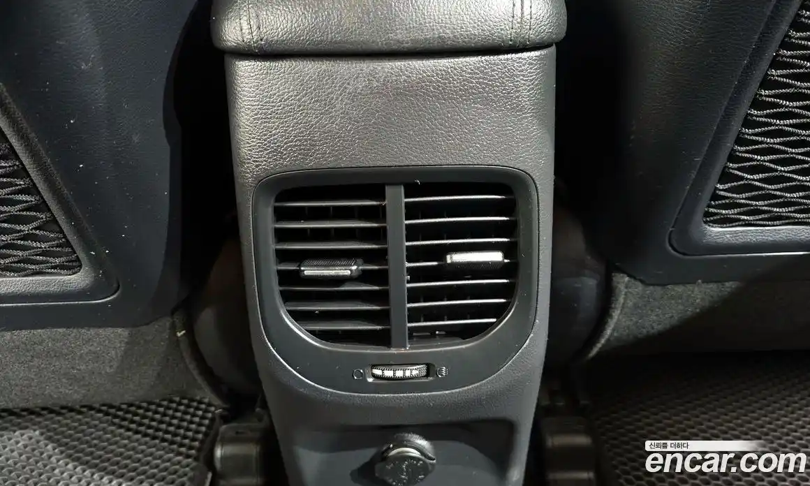 Kia Carens 2017 2.0 Автомат в Москве № 321683, фото 19