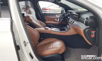 Mercedes-Benz E-Class 2021 2.0 Автомат в Москве № 372598, миниатюра 11