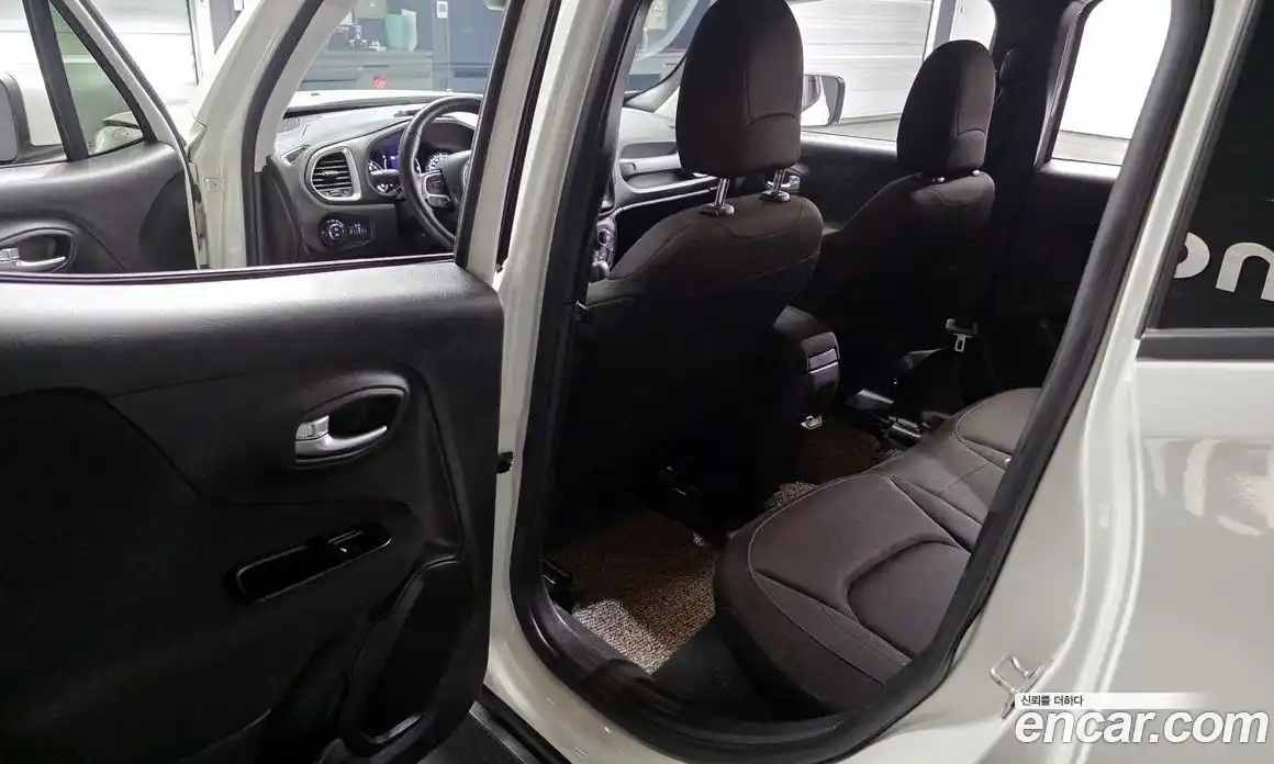 Jeep Renegade 2021 2.4 Автомат в Москве № 401764, фото 11