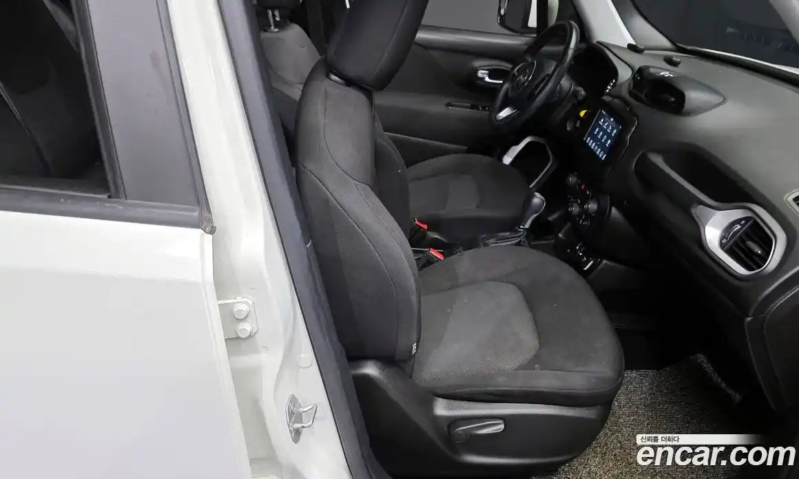 Jeep Renegade 2021 2.4 Автомат в Москве № 401764, фото 12