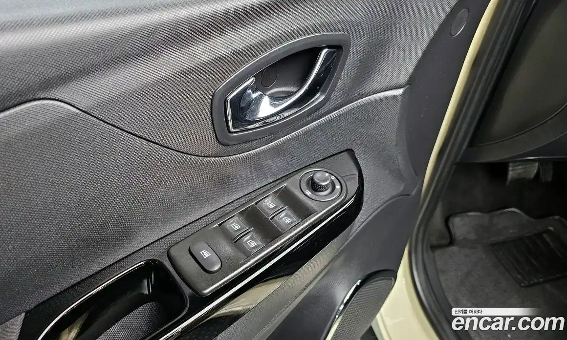 Renault QM3 2014 1.5 Автомат в Москве № 106927, фото 18