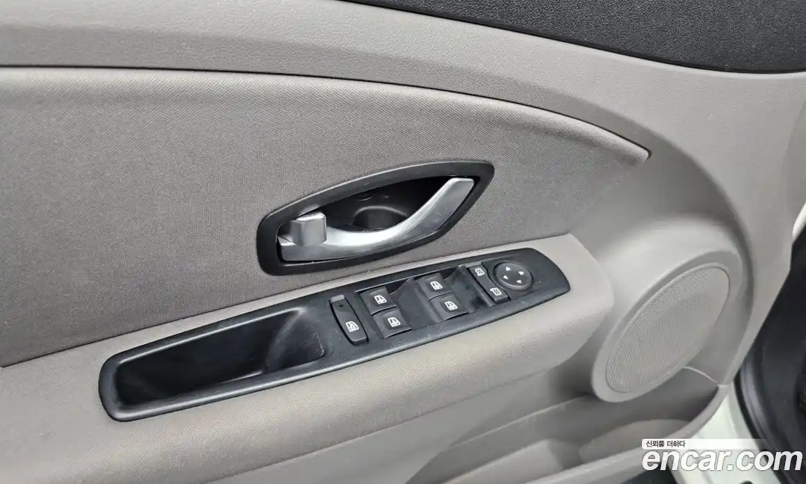 Renault SM3 2010 1.6 Автомат в Москве № 107413, фото 14