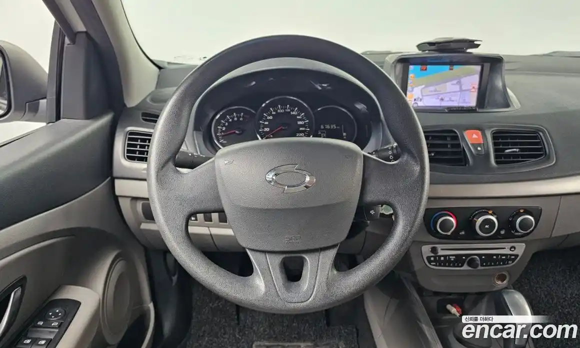 Renault SM3 2010 1.6 Автомат в Москве № 107413, фото 16