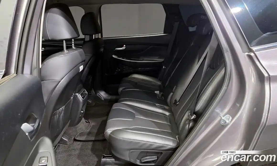 Hyundai Santa Fe 2023 2.2 Автомат в Москве № 124039, фото 2