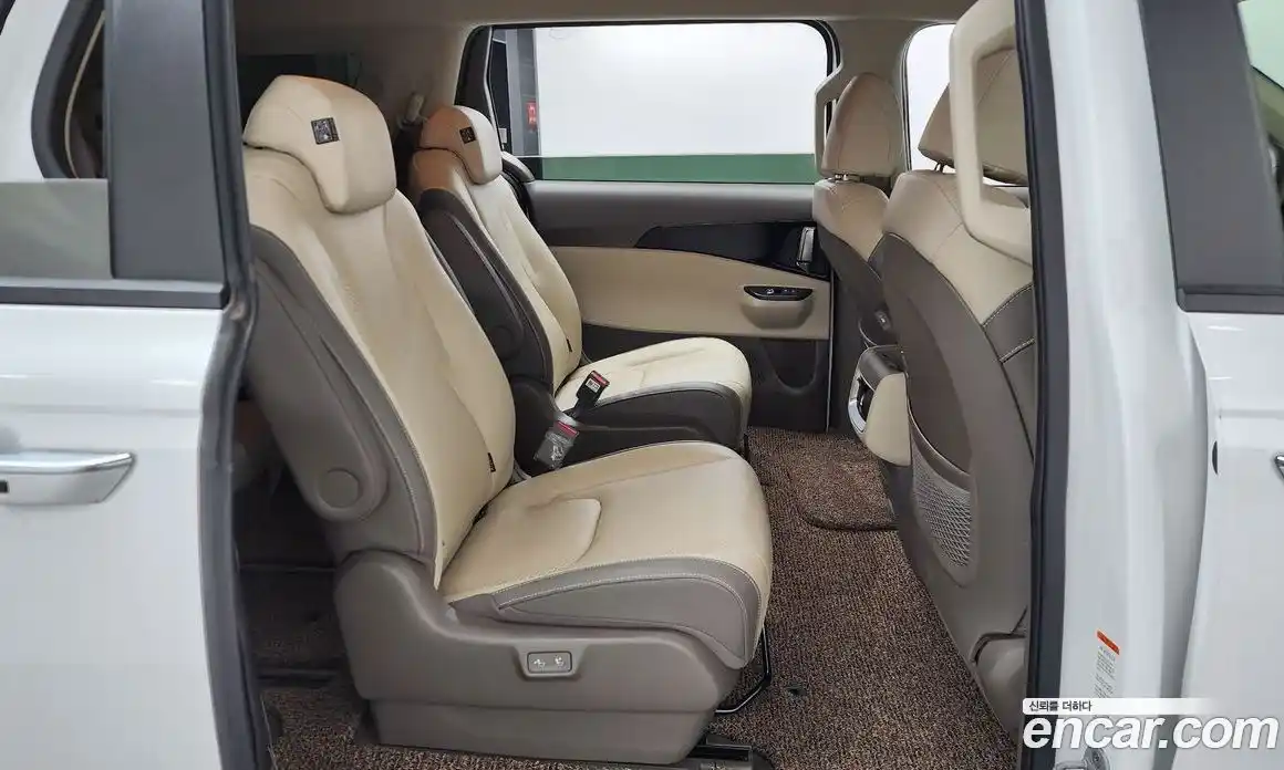 Kia Canival 2023 2.2 Автомат в Москве № 132576, фото 5