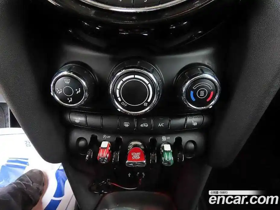 Mini Cooper 2015 1.5 Автомат в Москве № 155340, фото 12