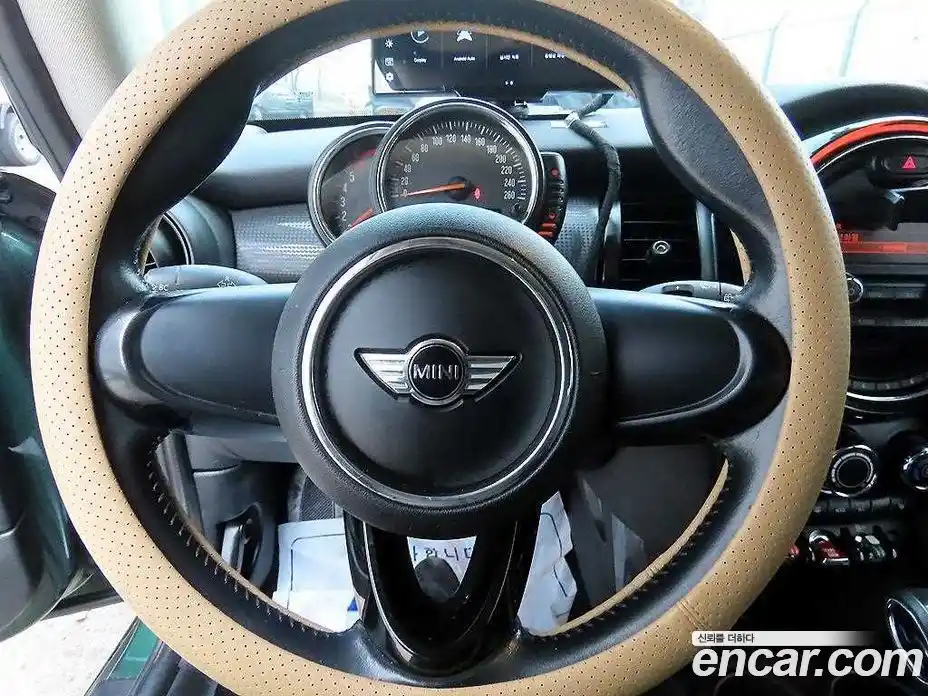 Mini Cooper 2015 1.5 Автомат в Москве № 155340, фото 8