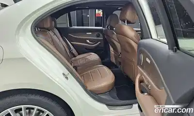 Mercedes-Benz E-Class 2022 2.0 Автомат в Москве № 160765, миниатюра 4