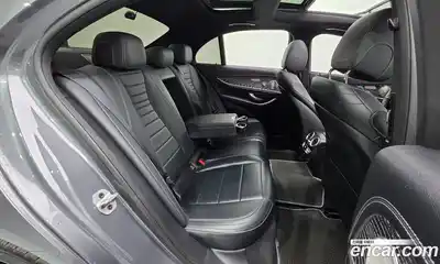 Mercedes-Benz E-Class 2021 2.0 Автомат в Москве № 161994, миниатюра 3