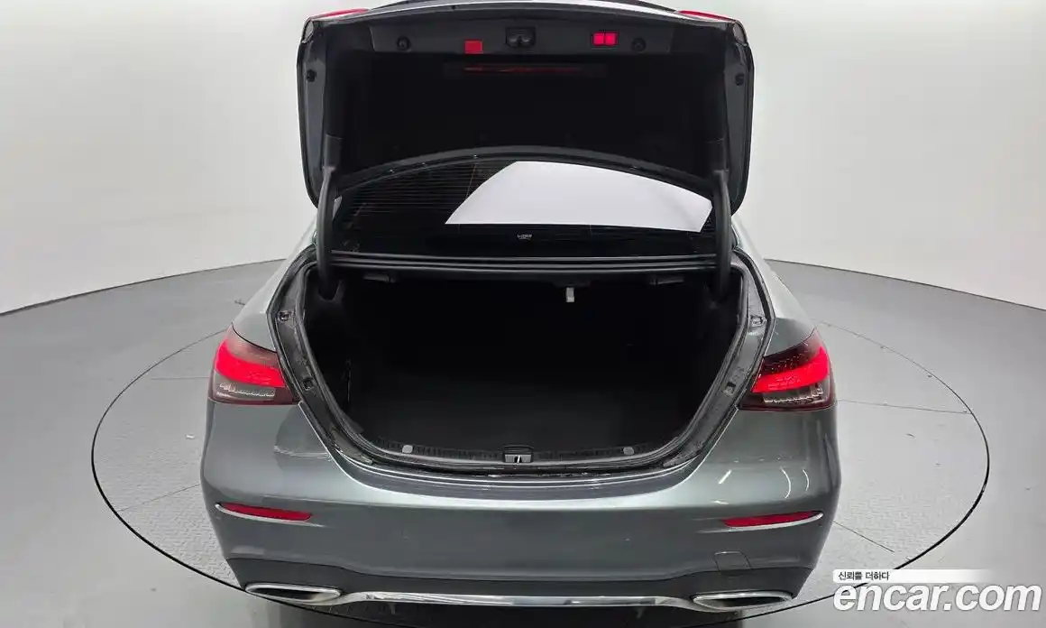 Mercedes-Benz E-Class 2021 2.0 Автомат в Москве № 161994, фото 10