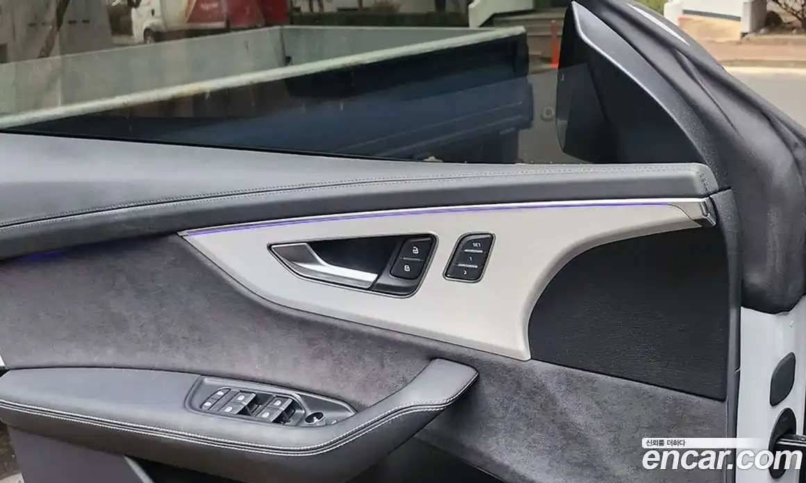 Audi Q8 2023 3.0 Автомат в Москве № 163942, фото 12