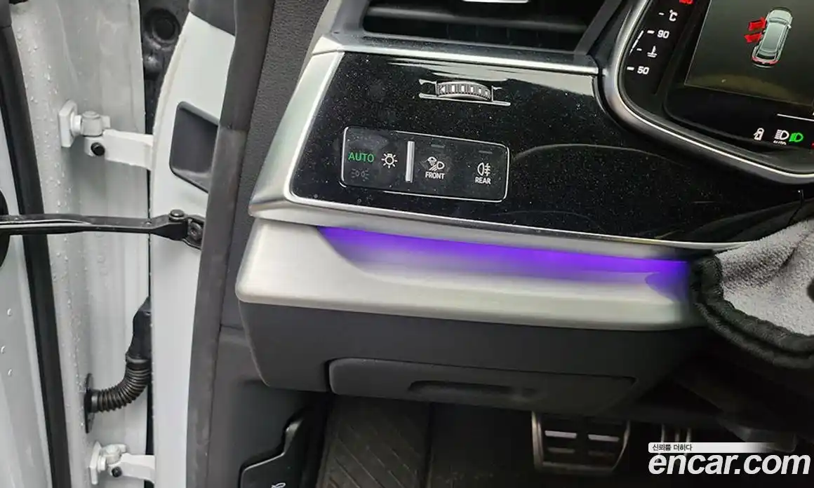 Audi Q8 2023 3.0 Автомат в Москве № 163942, фото 14