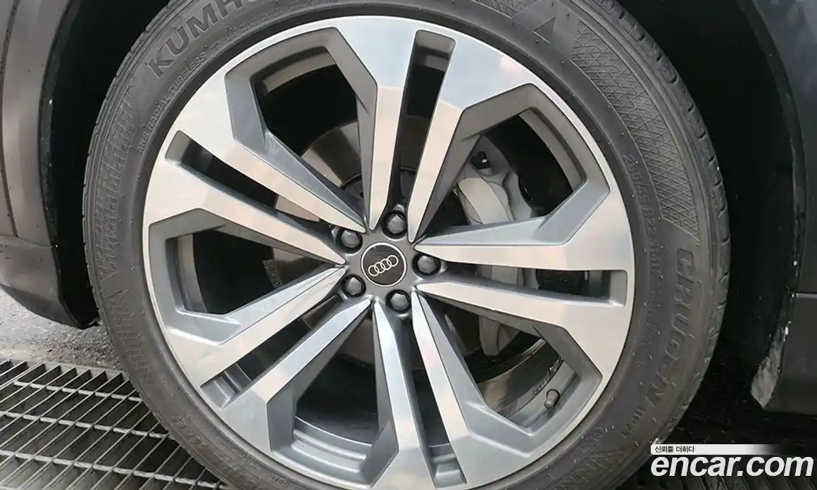 Audi Q8 2023 3.0 Автомат в Москве № 163942, фото 17