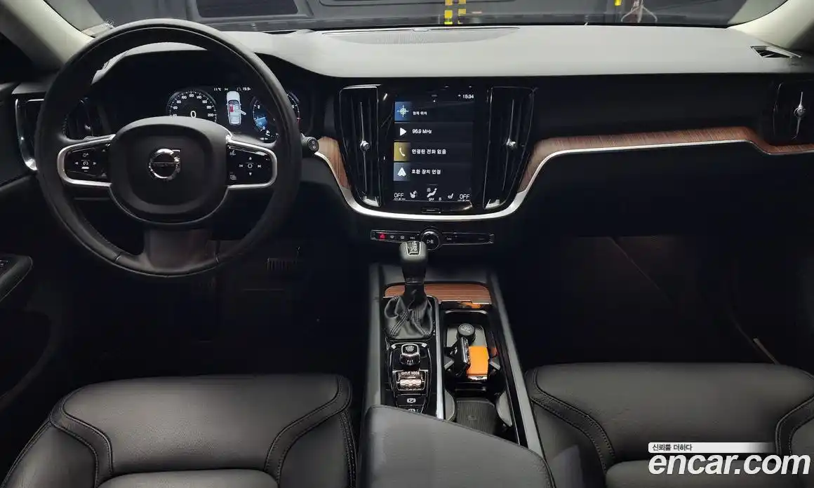 Volvo V60 2019 2.0 Автомат в Москве № 164346, фото 9