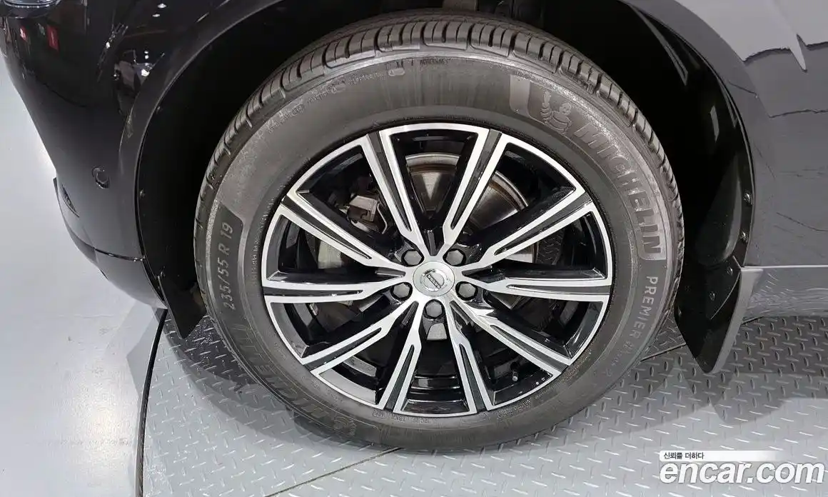 Volvo XC60 2021 2.0 Автомат в Москве № 164443, фото 3