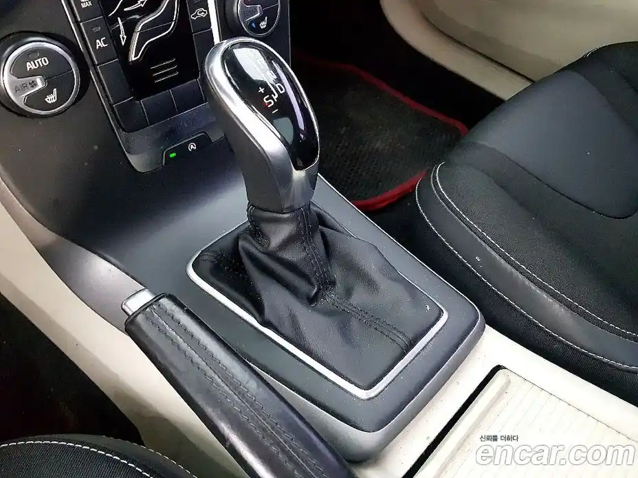 Volvo V40 2014 1.6 Автомат в Москве № 164713, фото 14