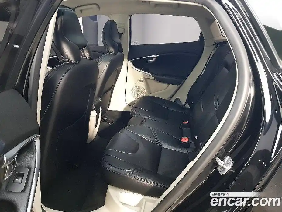 Volvo V40 2016 2.0 Автомат в Москве № 164861, фото 19