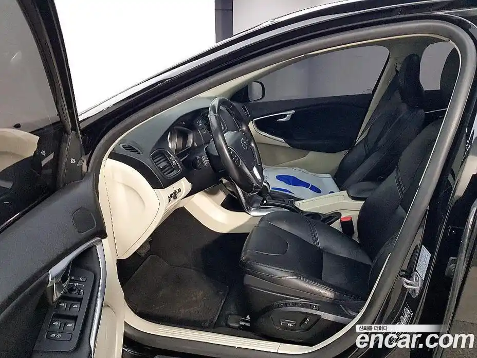 Volvo V40 2016 2.0 Автомат в Москве № 164861, фото 20