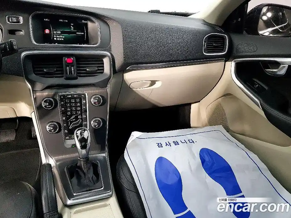 Volvo V40 2016 2.0 Автомат в Москве № 164861, фото 7