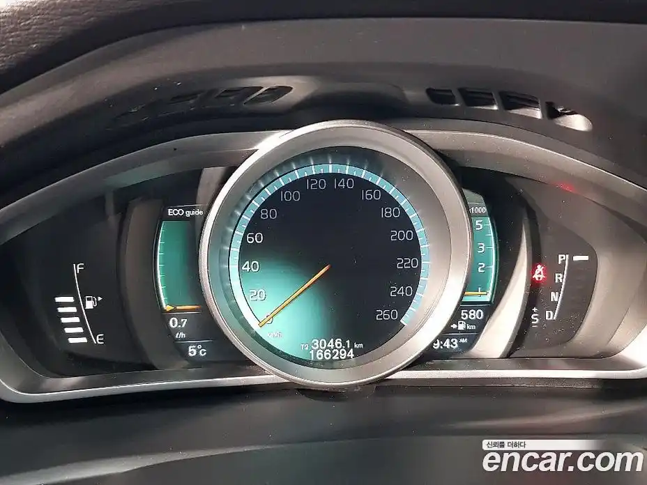 Volvo V40 2016 2.0 Автомат в Москве № 164861, фото 8