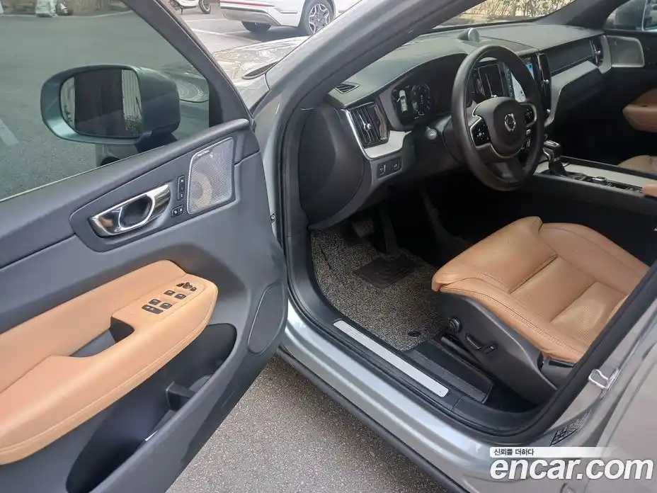 Volvo XC60 2019 2.0 Автомат в Москве № 164874, фото 4