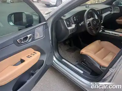 Volvo XC60 2019 2.0 Автомат в Москве № 164874, миниатюра 4