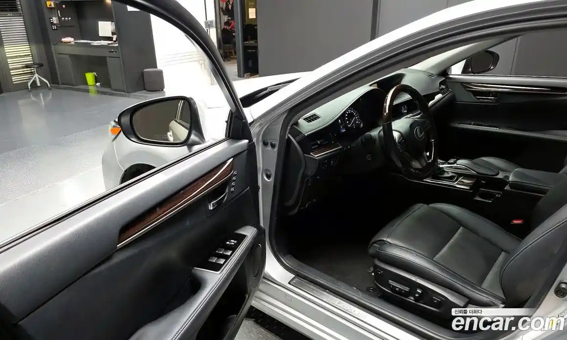 Lexus ES 2016 2.5 Автомат в Москве № 168233, фото 12