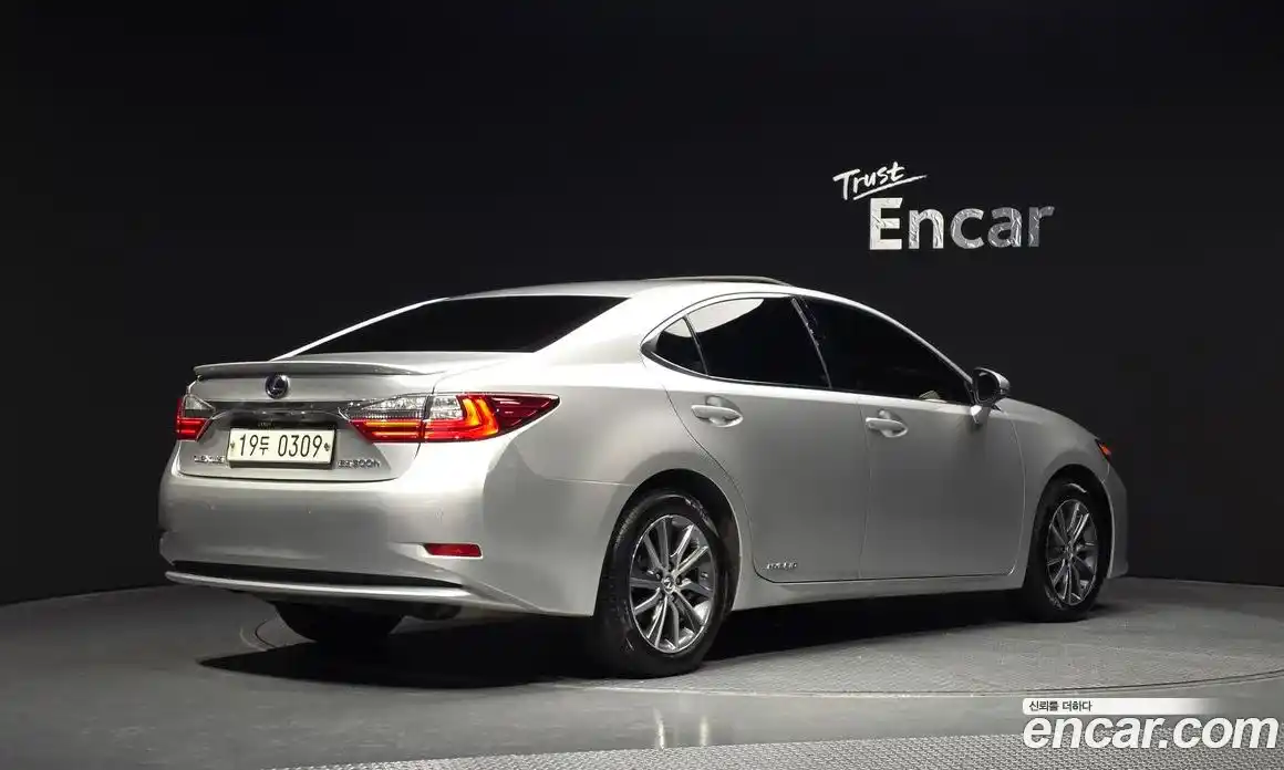 Lexus ES 2016 2.5 Автомат в Москве № 168233, фото 13
