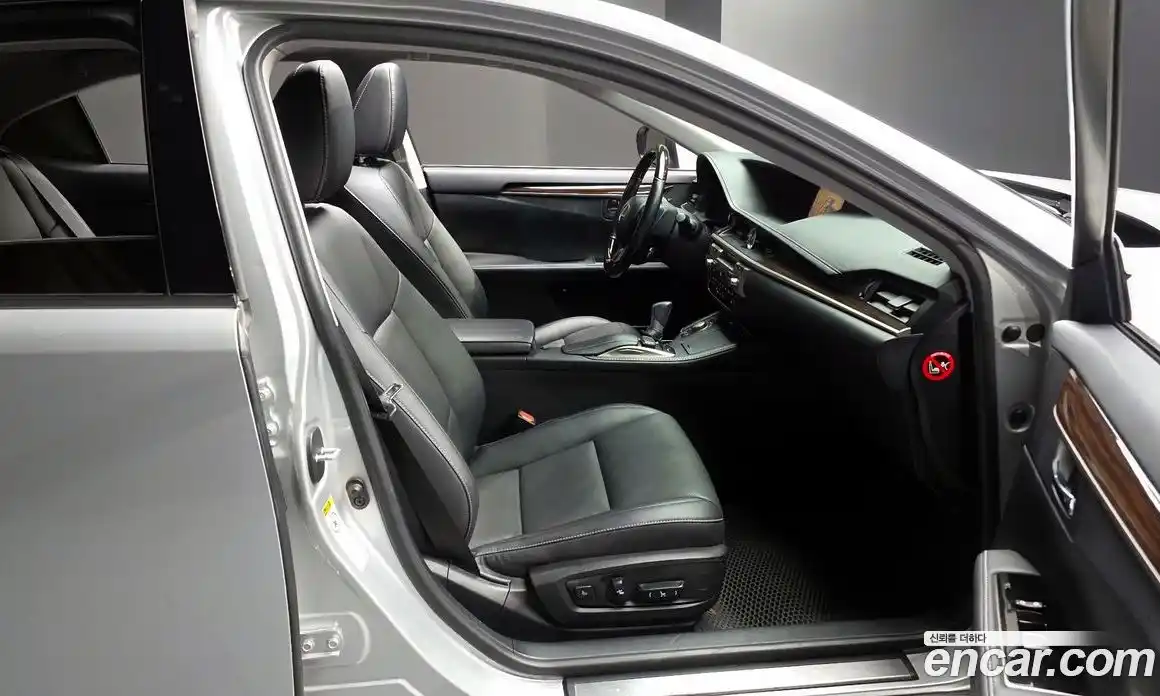 Lexus ES 2016 2.5 Автомат в Москве № 168233, фото 14