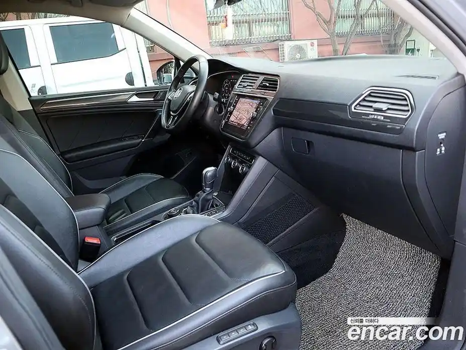 Volkswagen Tiguan 2018 2.0 Автомат в Москве № 169194, фото 13