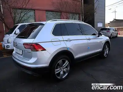 Volkswagen Tiguan 2018 2.0 Автомат в Москве № 169194, миниатюра 3