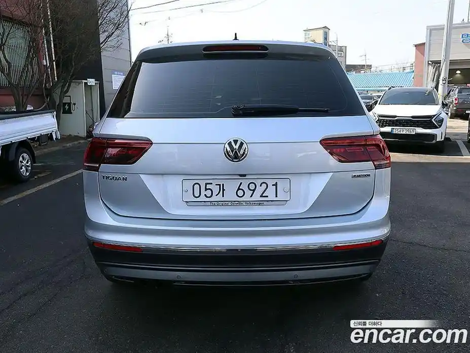 Volkswagen Tiguan 2018 2.0 Автомат в Москве № 169194, фото 4
