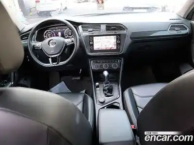 Volkswagen Tiguan 2018 2.0 Автомат в Москве № 169194, миниатюра 5