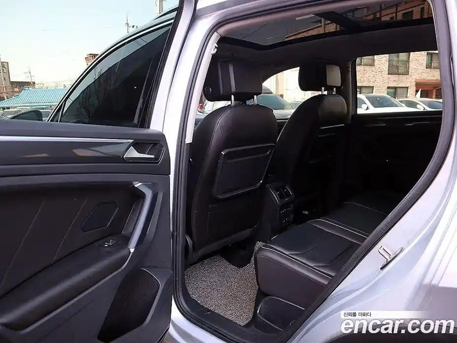 Volkswagen Tiguan 2018 2.0 Автомат в Москве № 169194, фото 7