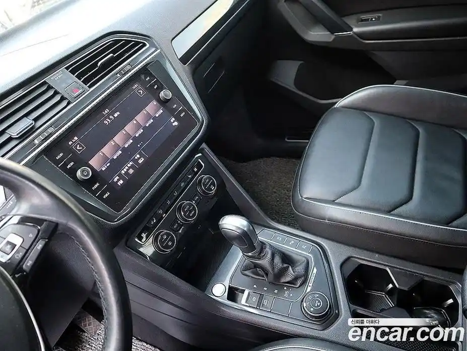 Volkswagen Tiguan 2018 2.0 Автомат в Москве № 169194, фото 10