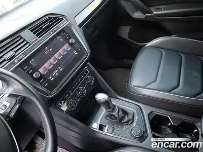 Volkswagen Tiguan 2018 2.0 Автомат в Москве № 169194, миниатюра 10