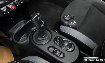 Mini Cooper 2024 2.0 Автомат в Москве № 178455, миниатюра 2