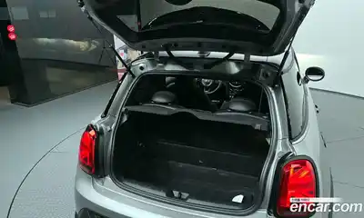 Mini Cooper 2024 2.0 Автомат в Москве № 178455, миниатюра 4