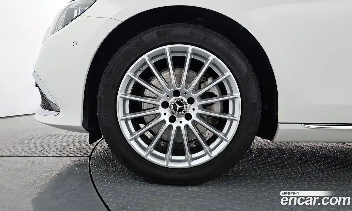 Mercedes-Benz E-Class 2022 2.0 Автомат в Москве № 194763, фото 3