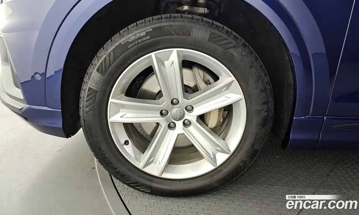 Audi Q8 2021 3.0 Автомат в Москве № 196307, фото 9