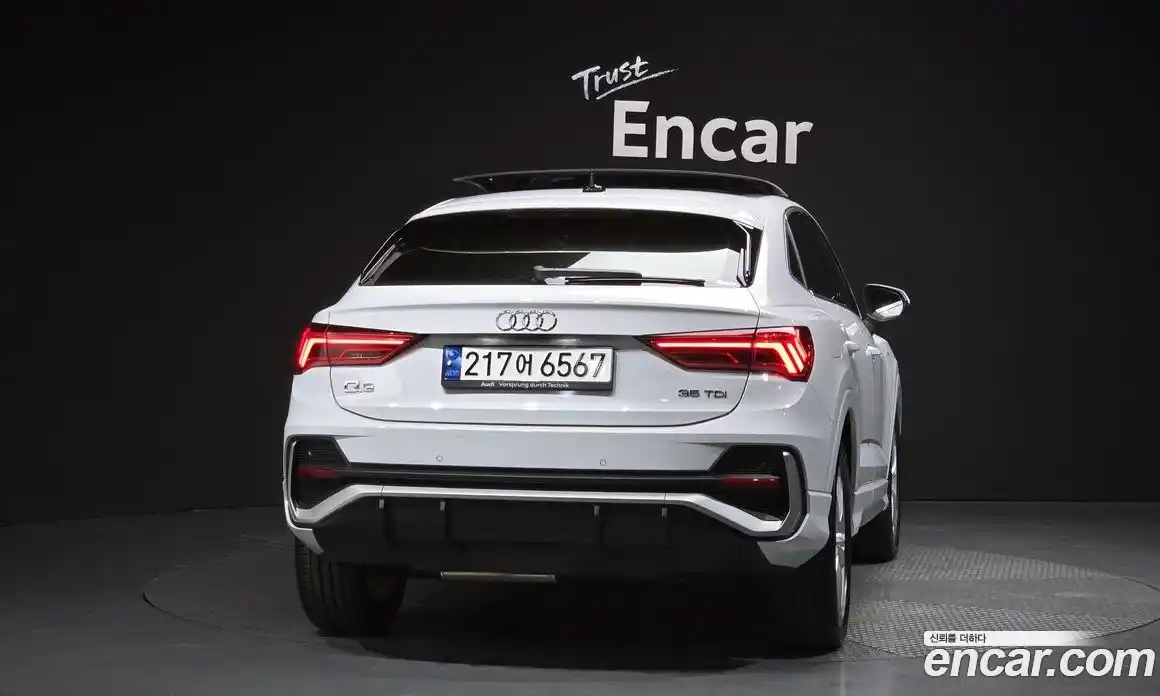 Audi Q3 2023 2.0 Автомат в Москве № 209134, фото 1