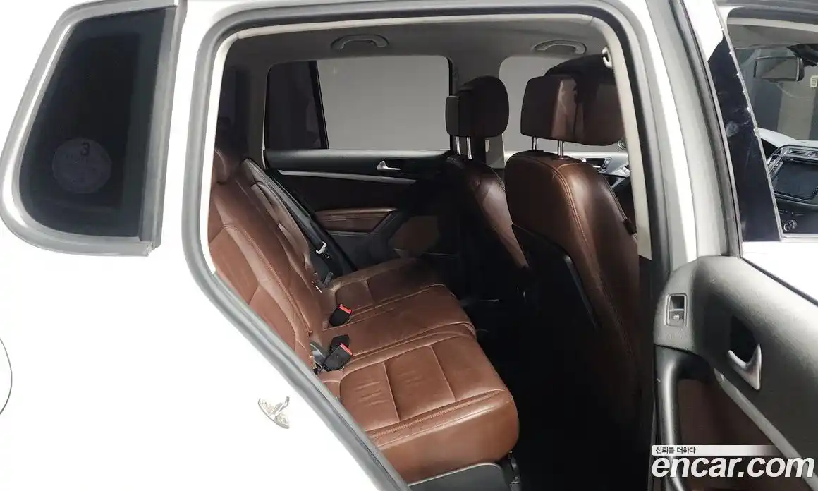 Volkswagen Tiguan 2016 2.0 Автомат в Москве № 211748, фото 3