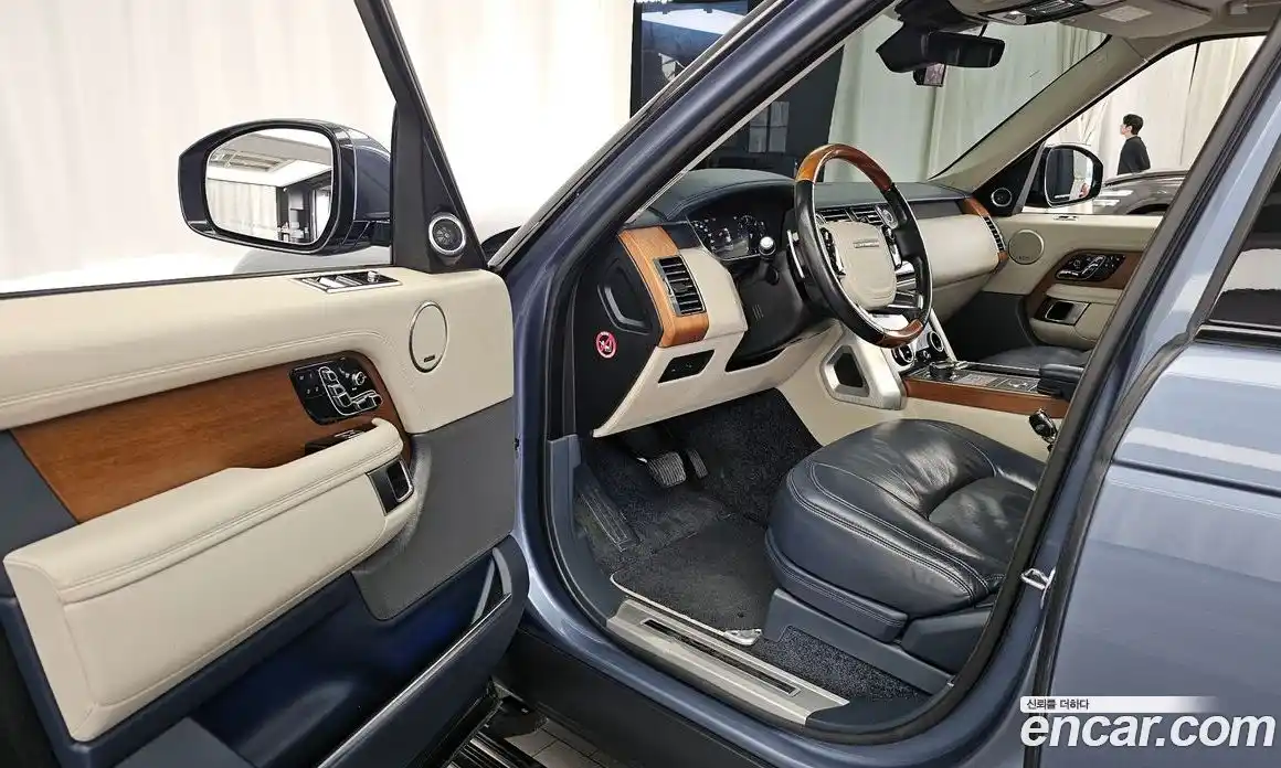 Land Rover Range-Rover 2018 4.4 Автомат в Москве № 213740, фото 11