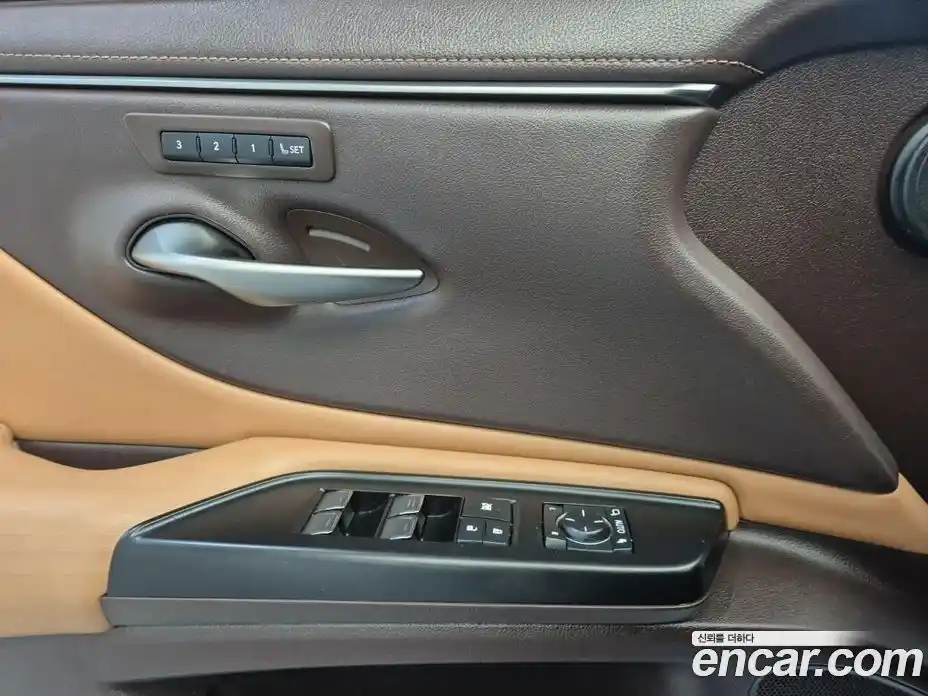 Lexus ES 2021 2.5 Автомат в Москве № 214817, фото 19