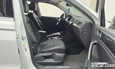 Volkswagen Tiguan 2022 2.0 Автомат в Москве № 215136, миниатюра 2